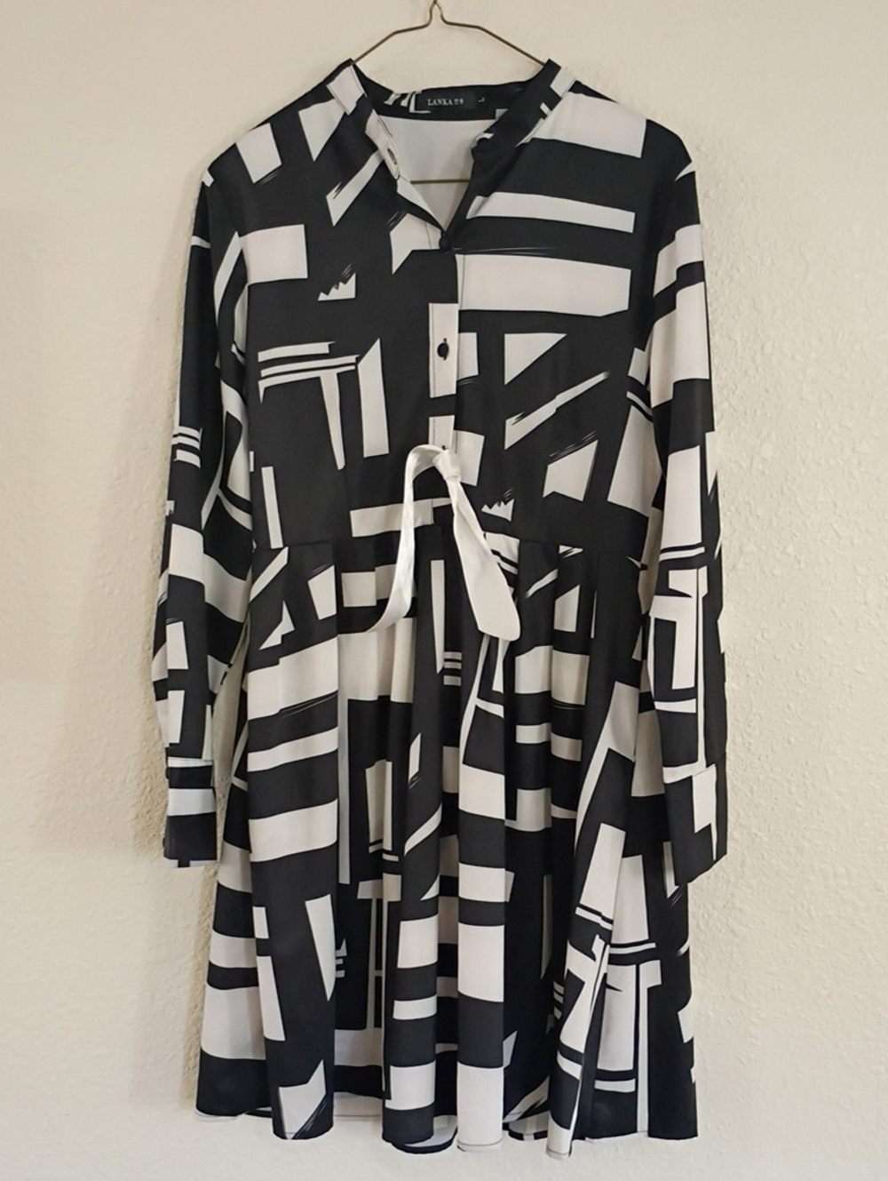 LANE+CO Black & White Geometric Long-Sleeve Tie-Waist Dress